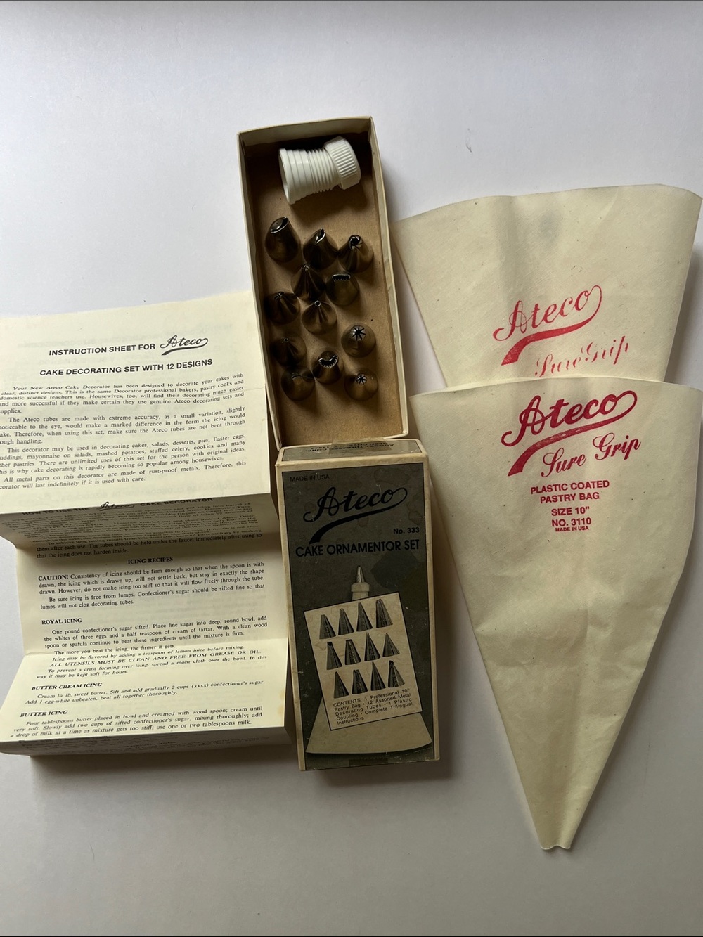 Vintage White Pastry Bag & Cake Decorating Tip Set